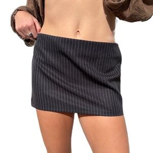 Superdown Moa Mini skirt black pinstripe Small